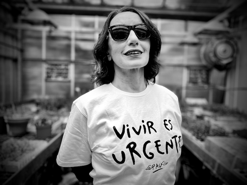 Novedad autor Fotoeléctrico La Camiseta de Pau | Camiseta Vivir Es Urgente